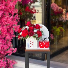 Wooden box filled with fresh flowers paired with a delicious cake 
