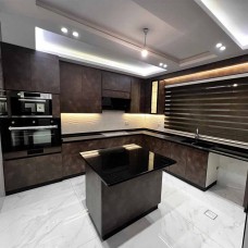 ﻿Spanish Laminate Wood Kitchen with Galaxy Granite Top