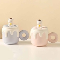 Ice cream-shaped mug 