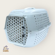 Plastic pet carrier 