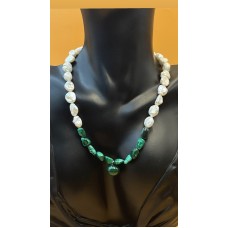 ﻿Natural pearl necklace
