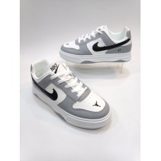 Sport shoes