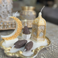 Ramadan package: lantern and crescent, scented soy candle, with 3 dates, a base, and a tray.