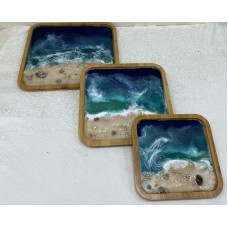 Wooden pieces painted with resin