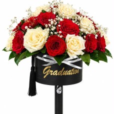 Luxury Graduation Cap-Shaped Flower Bouquet
